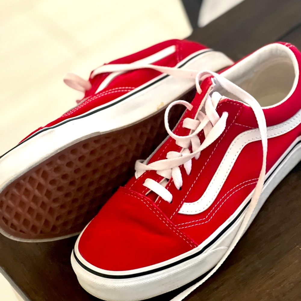 Like New - worn once Women’s Vans Size 6